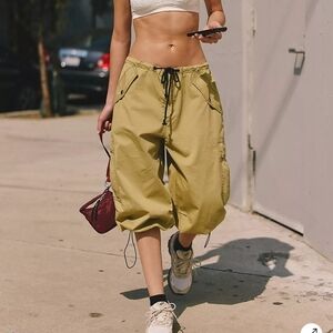 EUC💕 FP Movement by Free People Olive (Martini) Canyon Cropped Pants Sz. XS